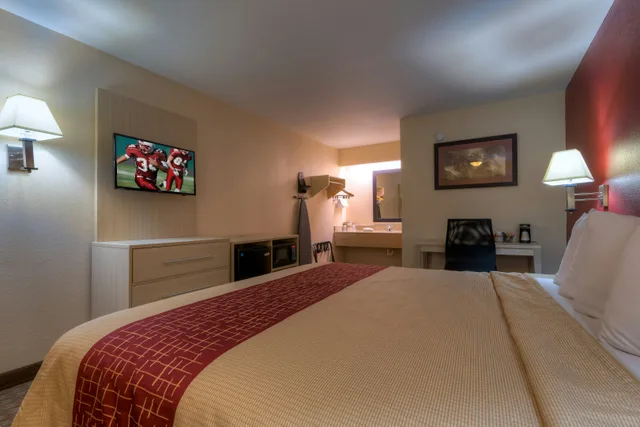 غرفة ديلوكس بسرير كينج، Red Roof Inn Memphis East 3/6