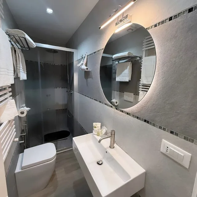 غرفة بسرير كوين، Domus Roxy 2/2