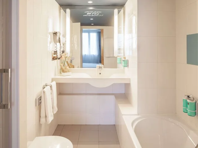 غرفة كلاسيكية بسرير كوين مع أريكة، Novotel Barcelona Cornella Hotel 4/4