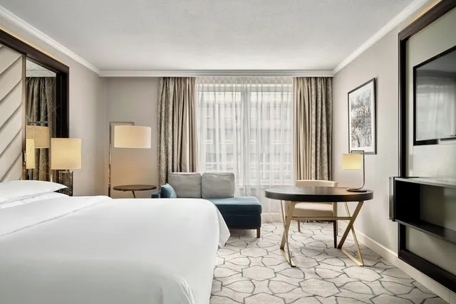 Classic, King Bed, Sheraton Grand Warsaw 3/6