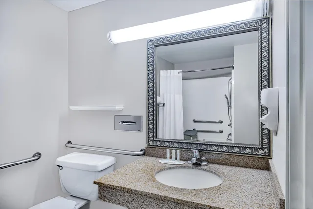 غرفة بسرير كوين لذوي الإعاقة، Baymont By Wyndham Gurnee 6/8