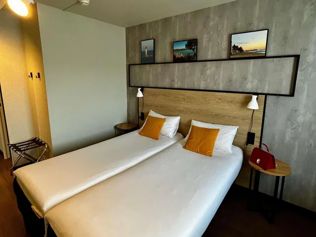 Room, Twin Beds, with Extra Bed, Ibis St Malo La Madeleine 4/10