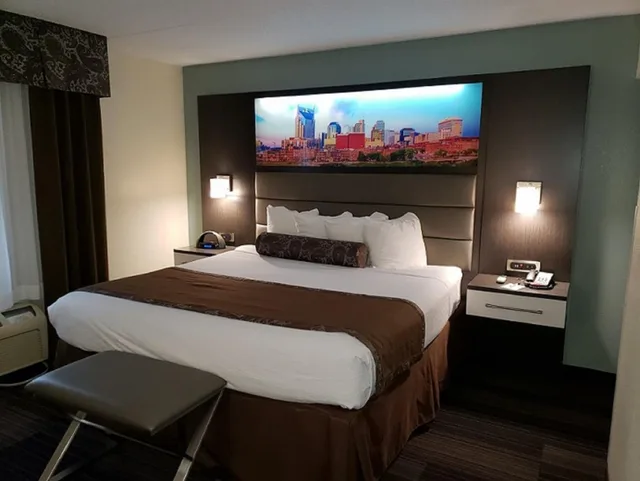 جناح ديلوكس بسرير كينج مع أريكة، Club Hotel Nashville Inn Suites 1/2