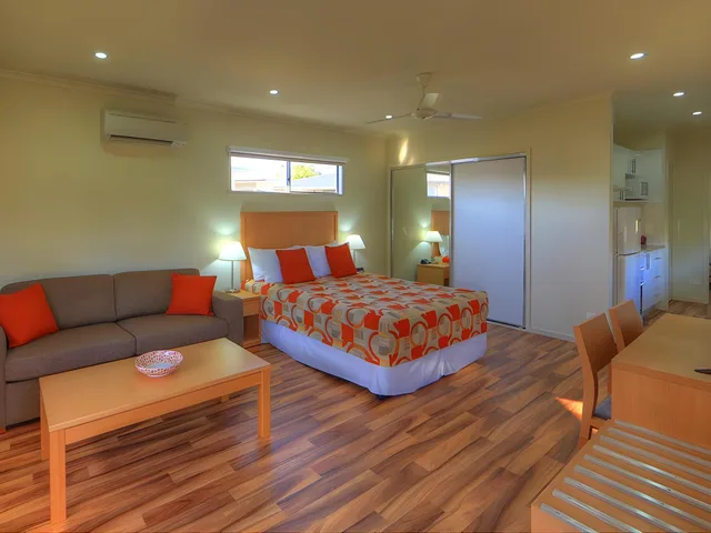 فيلا عائلية، CHINCHILLA MOTOR INN 1/2