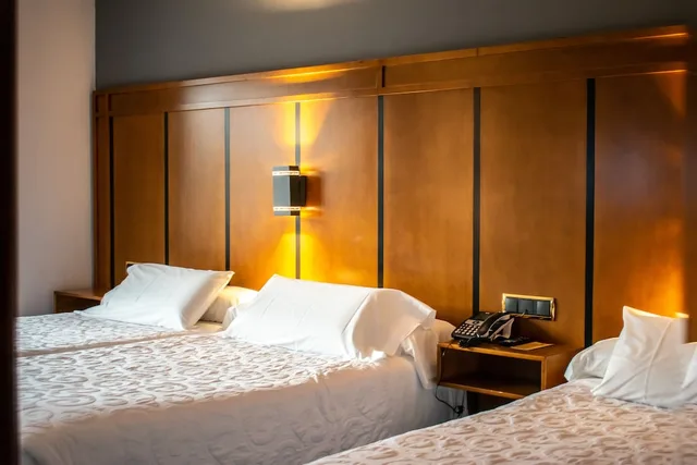 غرفة أساسية ثلاثية بسريرين منفصلين، Hotel Condestable Iranzo 6/10