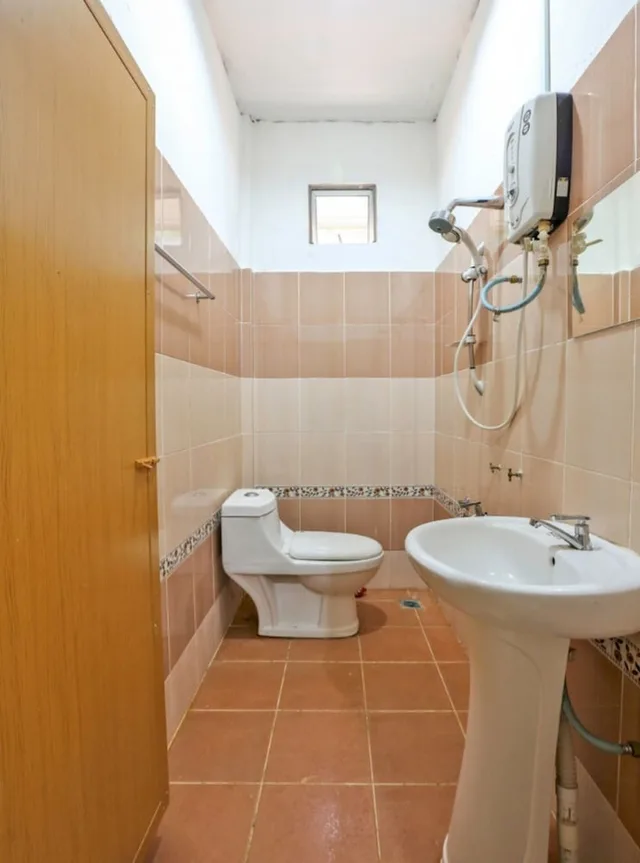 Deluxe, Triple, 1 Double and 1 Single Bed, OYO 89933 Nun Hotel 4/4