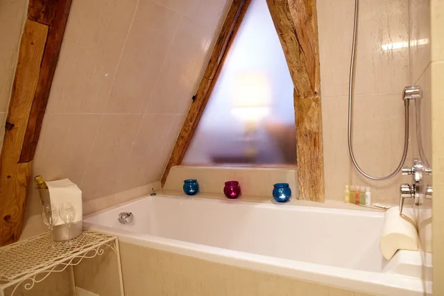 جناح بسرير كوين، Cru Hotel 1/2