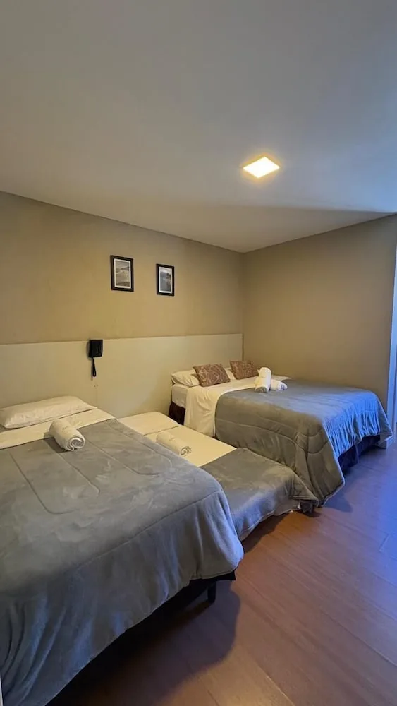 غرفة قياسية رباعية بغرفة نوم واحدة مع سرير سحّاب إضافي، Hotel Lorimar 2/4