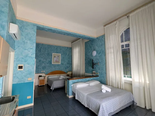 غرفة رباعية، Hotel Soggiorno Athena 6/8
