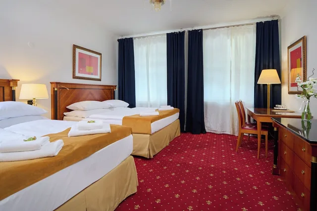 غرفة رباعية بسرير كوين وسريرين منفصلين، Hotel Bologna 2/9