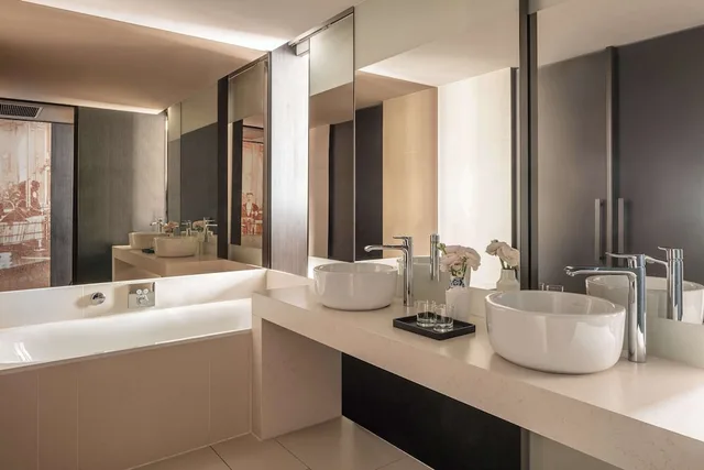 Premium, Twin Beds, Dam View, Anantara Grand Hotel Krasnapolsky Amsterdam 3/3