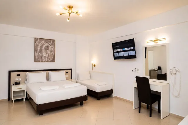 غرفة عائلية بسرير مزدوج مع أريكة، ST. CONSTANTIN SEA HOTEL AND SPA RESORT 7/10
