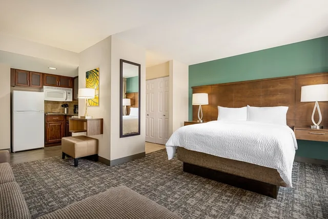 جناح استوديو بسرير كوين بمطبخ، Staybridge Suites Oklahoma City-Quail Springs 1/2