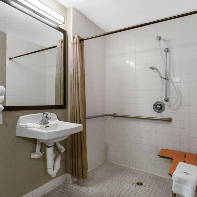 غرفة بسرير كوين لذوي الإعاقة، Motel6 Merced, CA - North 10/10