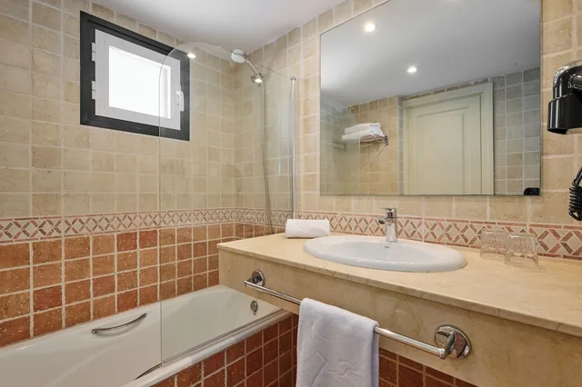 شقة بأربعة أسرّة بشرفة بغرفتي نوم مع أريكة، Grupotel Club Menorca 5/6