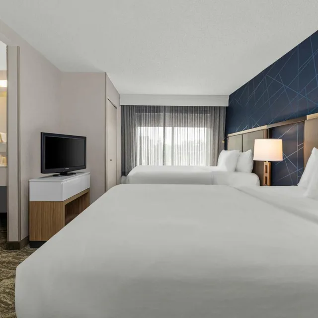 غرفة بسريرين كوين مع أريكة، SpringHill Suites Minneapolis West/St. Louis Park 1/5