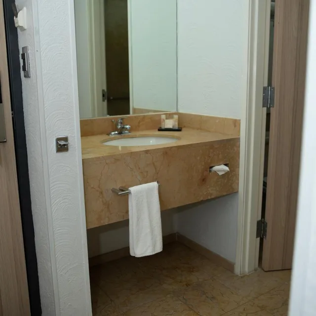 جناح بجاكوزي، Turotel Queretaro 4/5