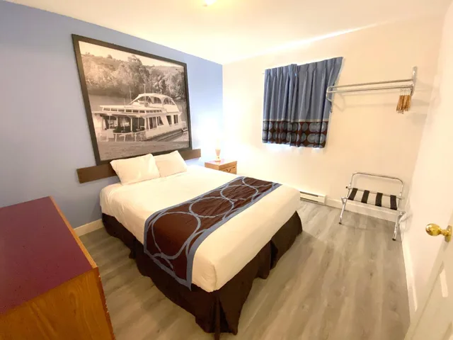 جناح بسرير كوين بغرفة نوم واحدة، Super 8 by Wyndham Sicamous 2/4