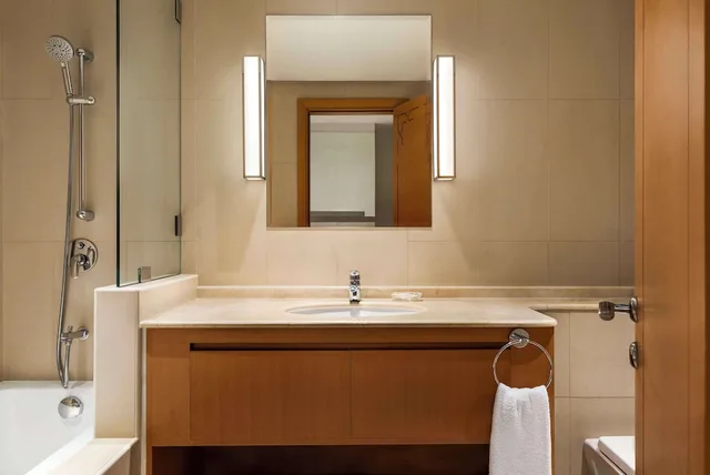استوديو بسرير كينج بشرفة، Levatio Suites Muscat, a member of Radisson Individuals 5/5