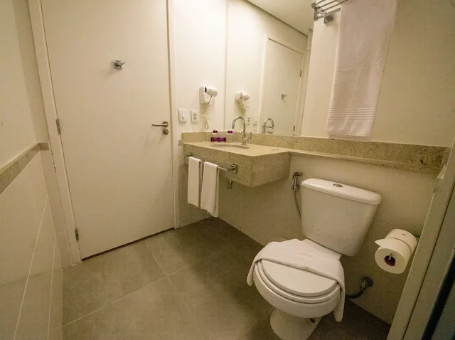 Leisure, King Bed, Diff Hotel 5/7