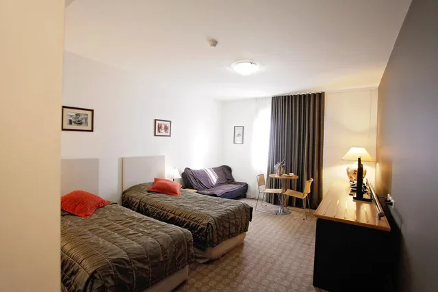 Standard, Twin Beds, Golden Pebble Hotel 2/5