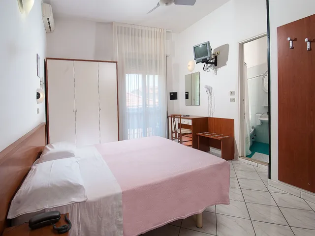 غرفة قياسية بسرير كوين في الملحق، Hotel Odeon 2/6