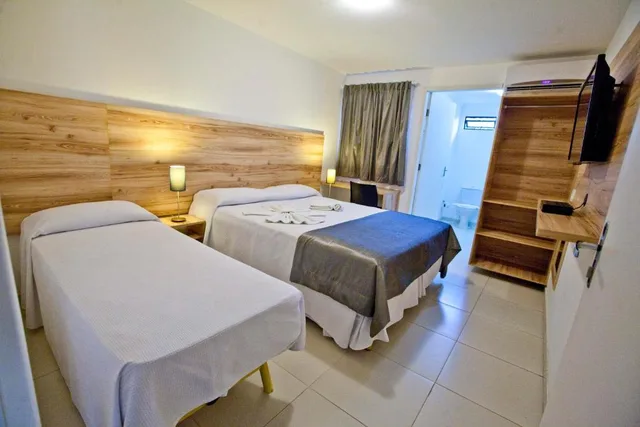 غرفة ثلاثية، Refugio Hotel 6/8