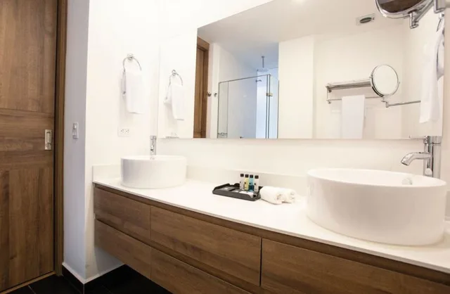Superior, 2 Double Beds, Lake View, Hotel Lagoon Llanogrande 4/4
