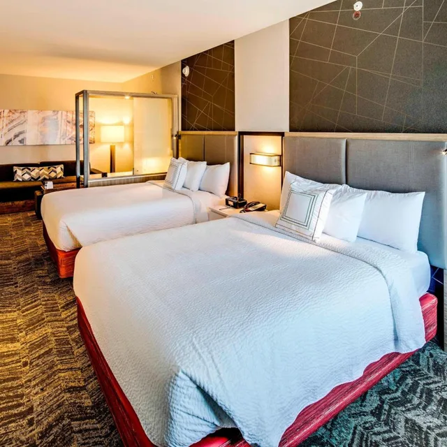جناح بسريرين كوين مع سرير سحّاب إضافي مع أريكة لذوي الإعاقة، Springhill Suites Dayton Vandalia 1/4