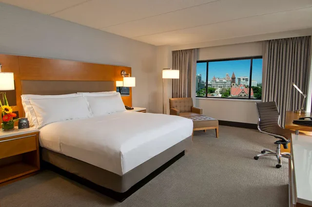 غرفة تنفيذية بسرير كينج، Hilton Albany 6/8