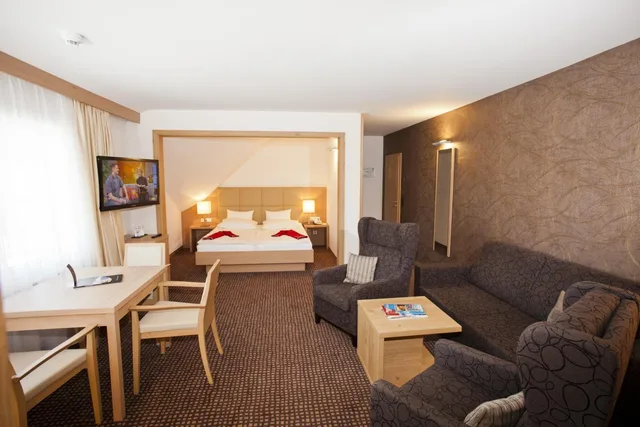 جناح جونيور، Brugger's Hotelpark am See 3/5