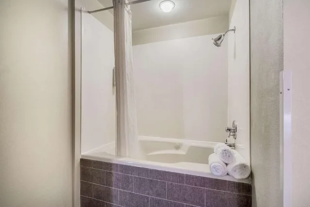 جناح بسرير كينج، Clarion Pointe Wake Forest - Raleigh North 3/3