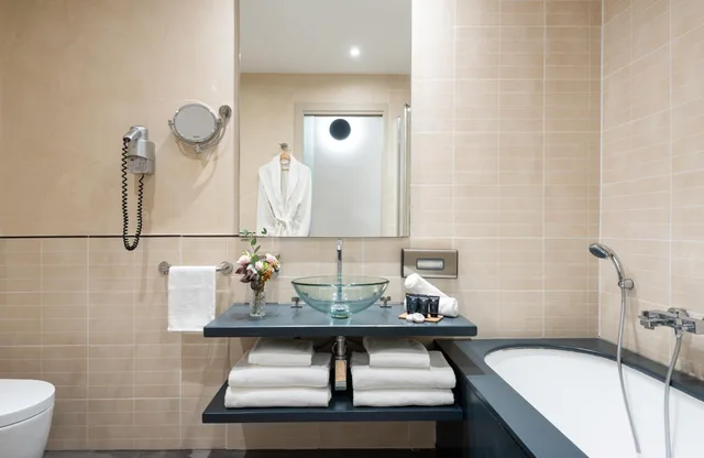 غرفة عائلية بسرير مزدوج، Leonardo Boutique Hotel Rome Termini 3/6
