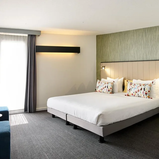 غرفة بسرير كينج مع أريكة، Best Western Hotel Wavre 2/10