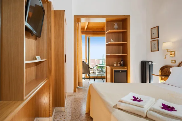 جناح جونيور بإطلالة على البحر بشرفة في الطابق العلوي، Hotel Villa Schuler 1/3