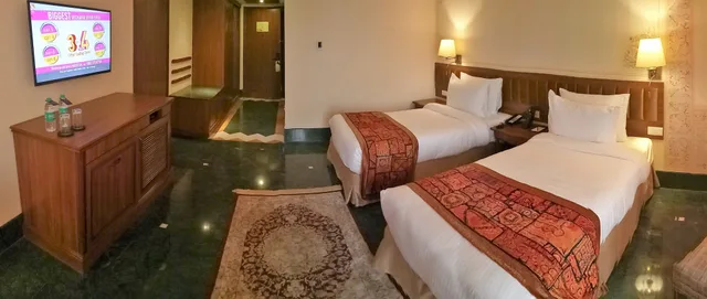 غرفة تنفيذية بسرير كينج بحوض استحمام، Indana Palace Jaipur 5/10