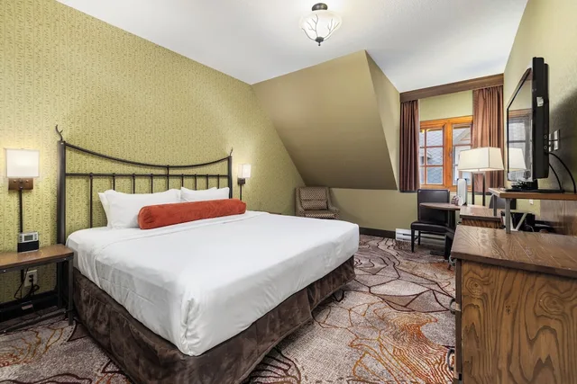 غرفة قياسية بسرير كينج، Banff Caribou Lodge & Spa 2/7