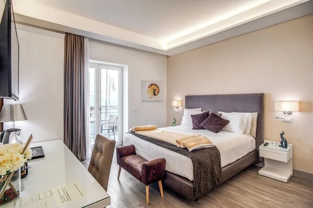 غرفة جونيور بسرير كوين وسرير فردي بإطلالة على الحديقة، Sorrento City Hotel 2/7