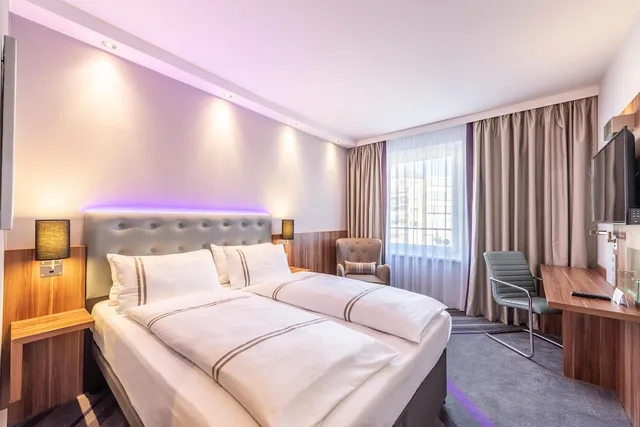 غرفة بسرير مزدوج لذوي الإعاقة، Premier Inn Dusseldorf City Centre 1/5