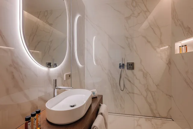 جناح بريميوم بسريرين كينج بإطلالة على البحيرة، Grand Hotel Victoria Concept And Spa 4/5