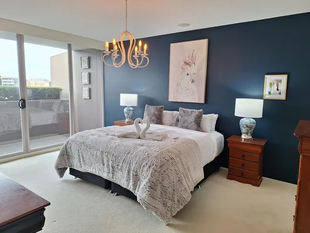 شقة سيغنتشر بسريرين كينج بشرفة بغرفتي نوم مع سرير سحّاب إضافي، B7 Honeysuckle Executive Apartments 2/4