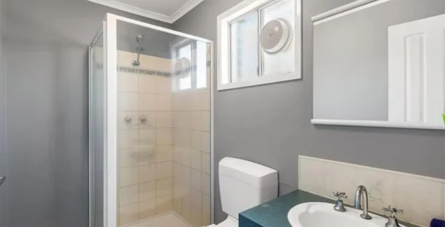 كابينة سوبيريور بسرير كوين وسرير بطابقين يُسمح فيها بالحيوانات الأليفة، Discovery Parks - Pilbara, Karratha 5/6