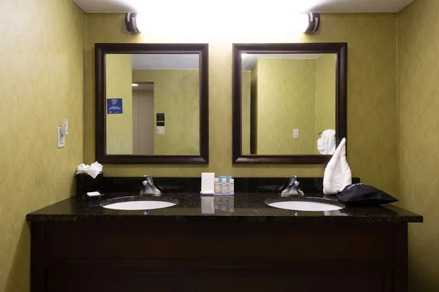 جناح تنفيذي بسرير كينج، Hampton Inn Hanes Mall Winston-Salem 4/5