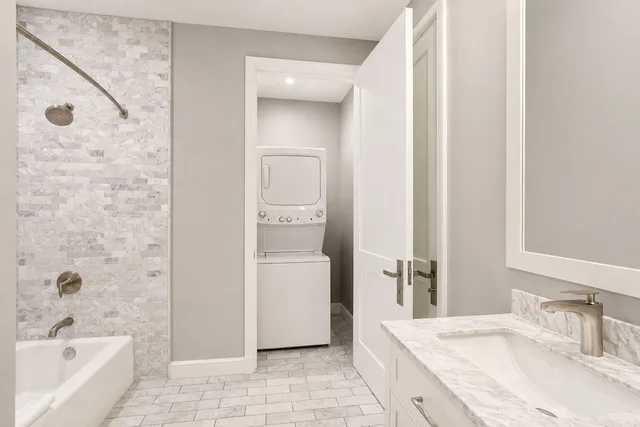 2 Bedrooms, 2 King Beds, Two Story, Sofa، Factors Row by Sextant 5/6