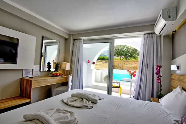 Swim Up, Twin Beds, Private Pool، Klelia Beach Hotel By Zante Plaza 1/3