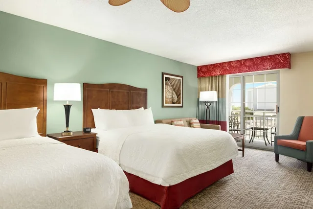 Standard, 2 Queen Beds, Ocean Front, Sofa، Hampton Inn & Suites Outer Banks Corolla 2/3