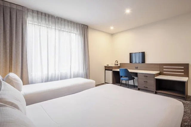 Standard, 1 Queen and 1 Single Bed, Heartland Hotel Auckland Airport 2/10