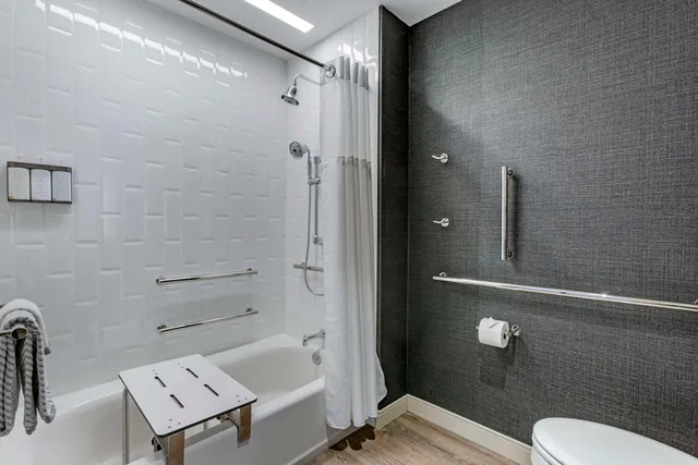 غرفة بسرير كوين لذوي الإعاقة، Cambria Hotel Austin Airport 4/5