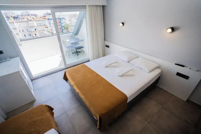 غرفة قياسية بسرير مزدوج بإطلالة جزئية على البحر، Sav-ir Suit Otel 2/9