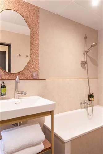 غرفة عائلية بسرير مزدوج أو سريرين منفصلين، Hotel Brittany Opera 1/3